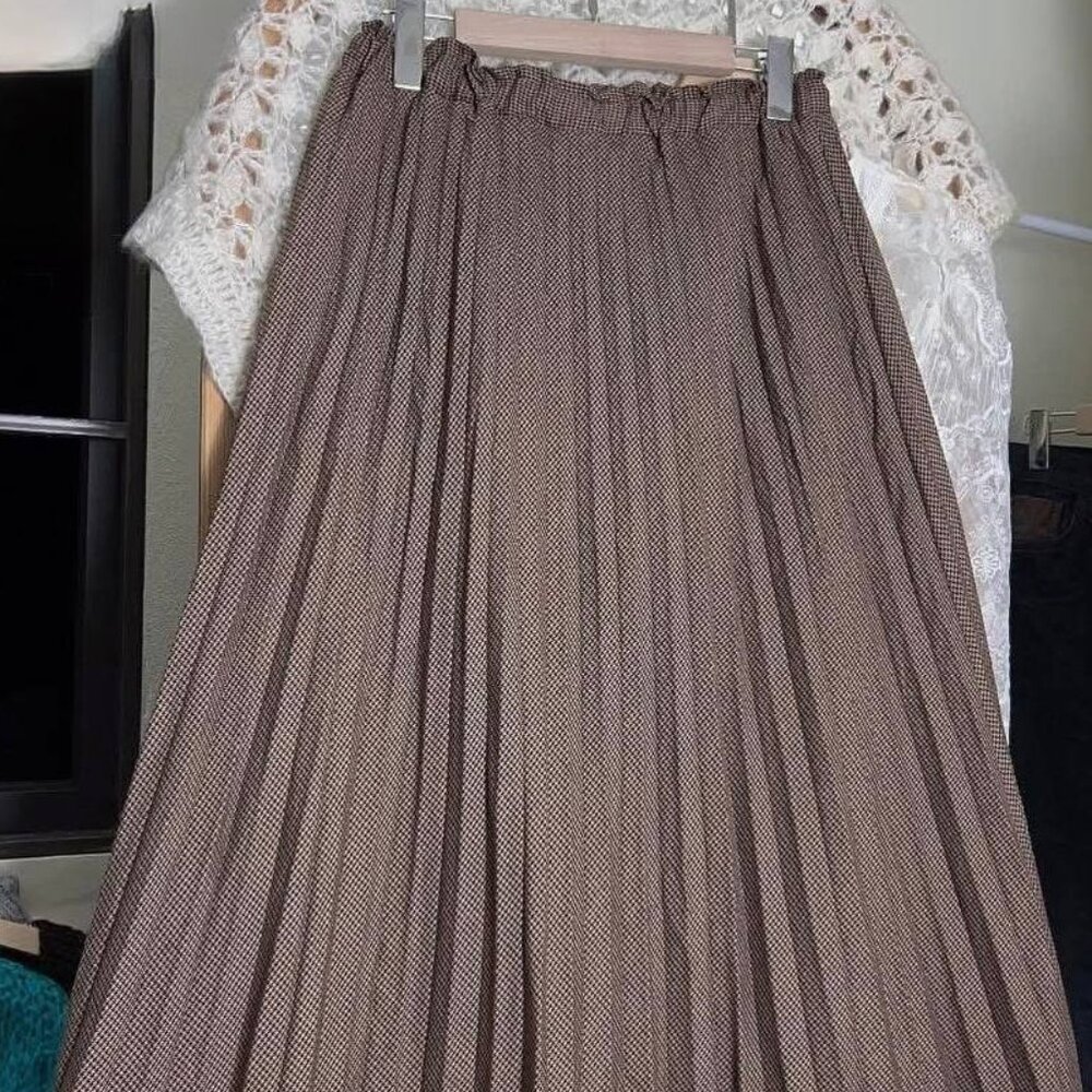 Vintage Brown Pleated Midi Skirt with Subtle Print